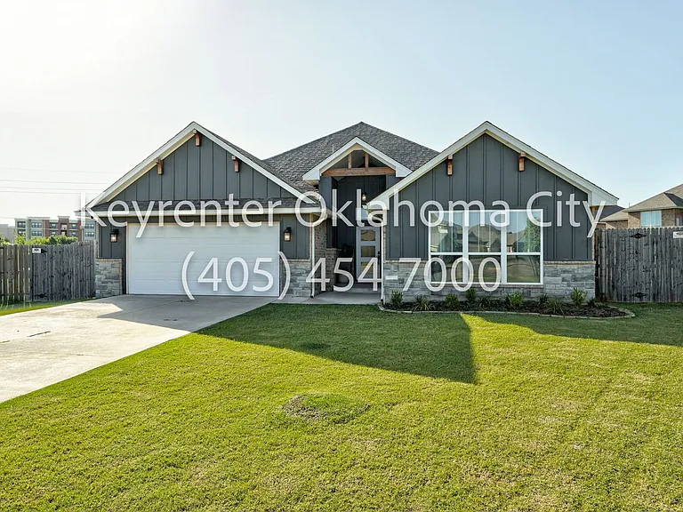 4200 NW 156th Ter — Photo 2