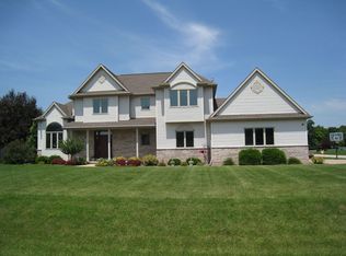 2998 Hidden Hollow Rd, Oshkosh, WI 54904