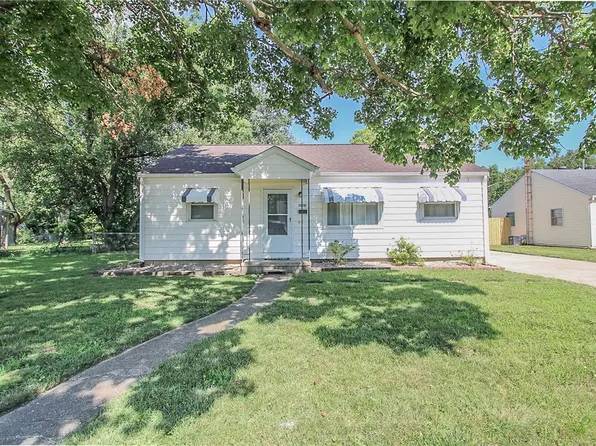 1216 S Lawn Dr, Mattoon, IL 61938