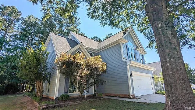 3 bed, 2.5 bath, 2281 sqft, $2,250 — Photo 3