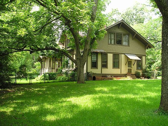 3rd image of 218 S Garden St