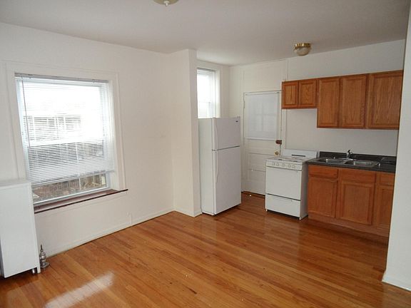 3rd image of 6238 N Magnolia Ave #3