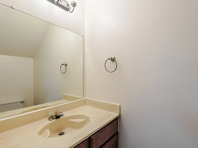7825 Beauregard Cir — Photo 19