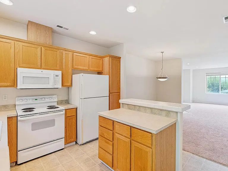 9215 SW Sweek Dr — Photo 7
