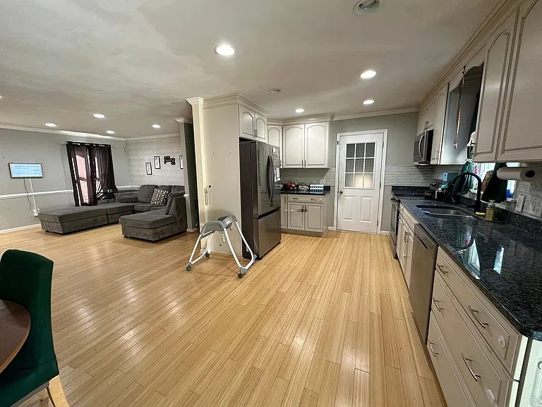 108 Jason Dr — Photo 2