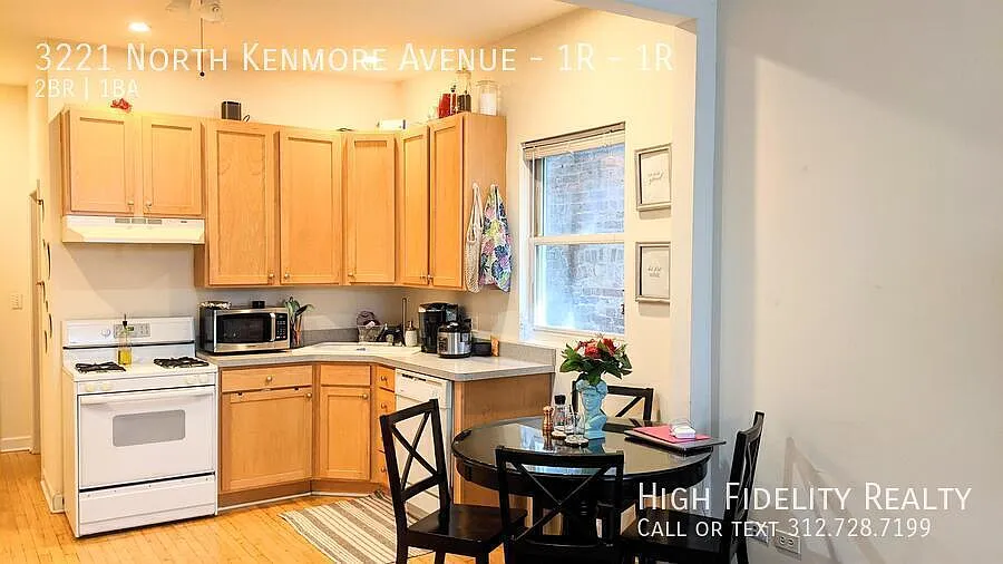 Building Photo - 3221 N Kenmore Ave #1R