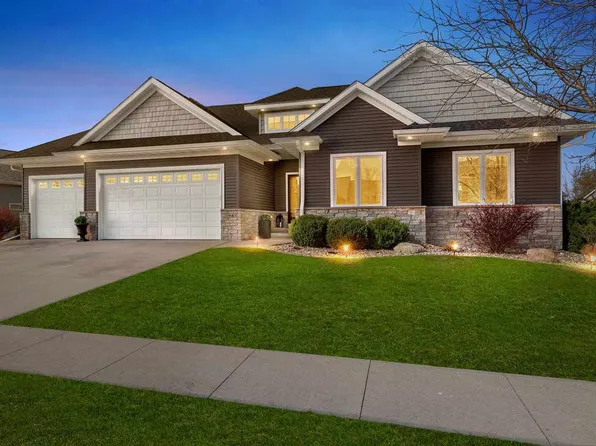 1945 Timber Wolf Dr, North Liberty, IA 52317