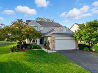 35 S London Ct, South Elgin, IL 60177