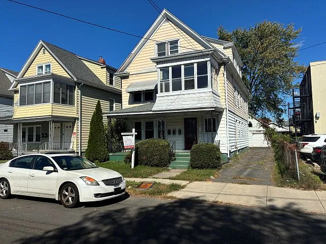 21 Gorham Ave #2