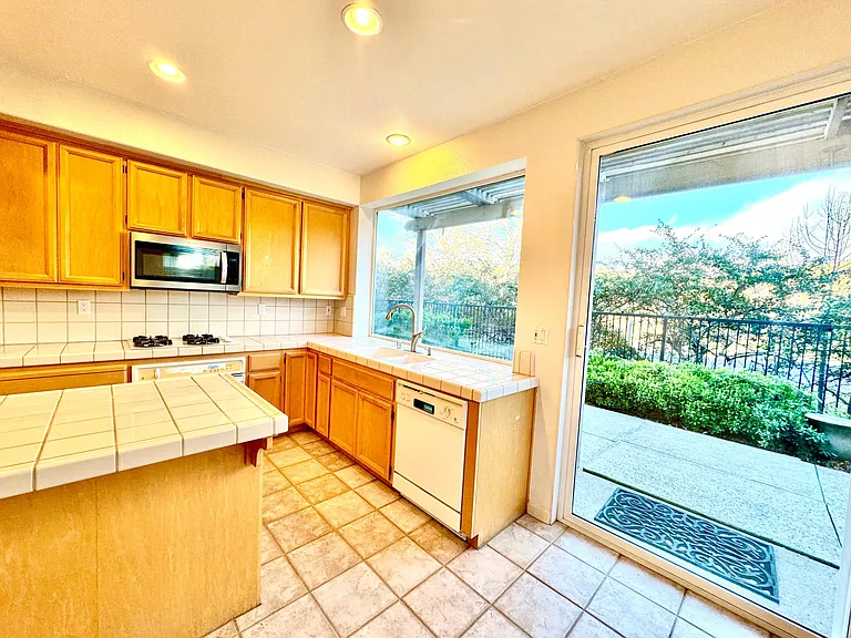 4025 Ironwood Dr — Photo 5