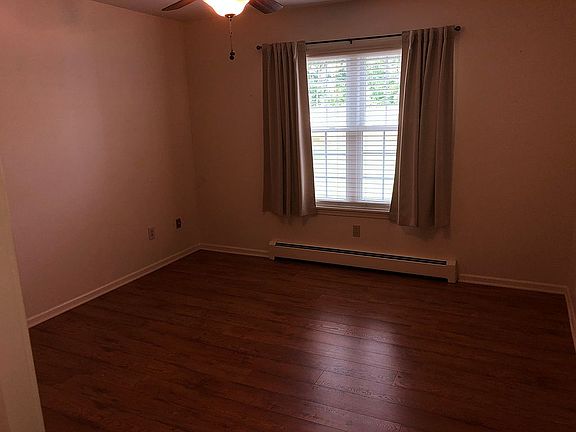 4th image of 464 Red Cedar Blvd