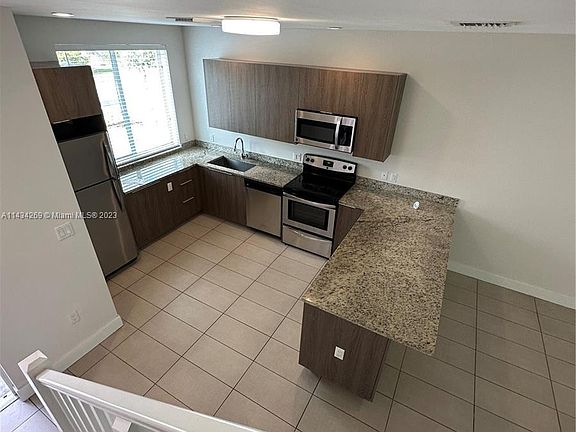 2nd image of 515 NE 121st St