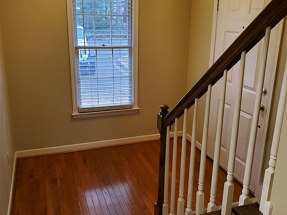 3rd image of 52 Somersett Dr