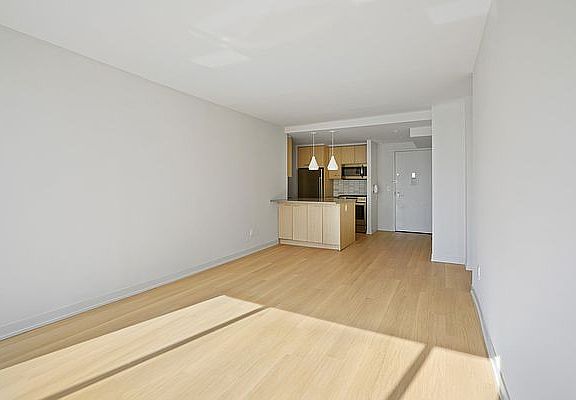 3rd image of 1 Columbus Pl APT S18a