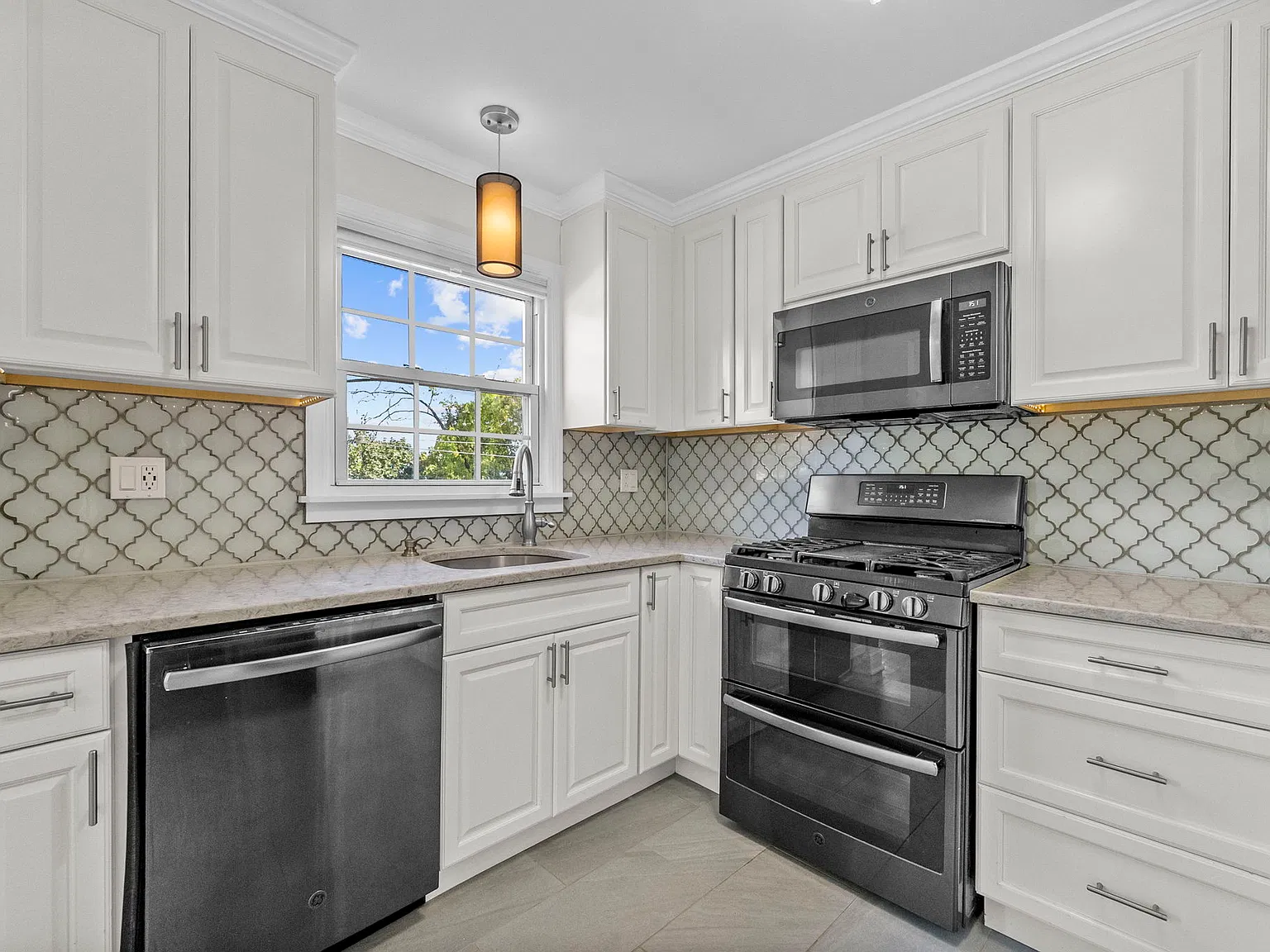 3 bed, $3,400 — Photo 4
