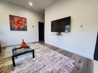 17556 Chase St #1, Northridge, CA 91325