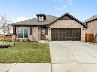 2717 Richard St, Burleson, TX 76028