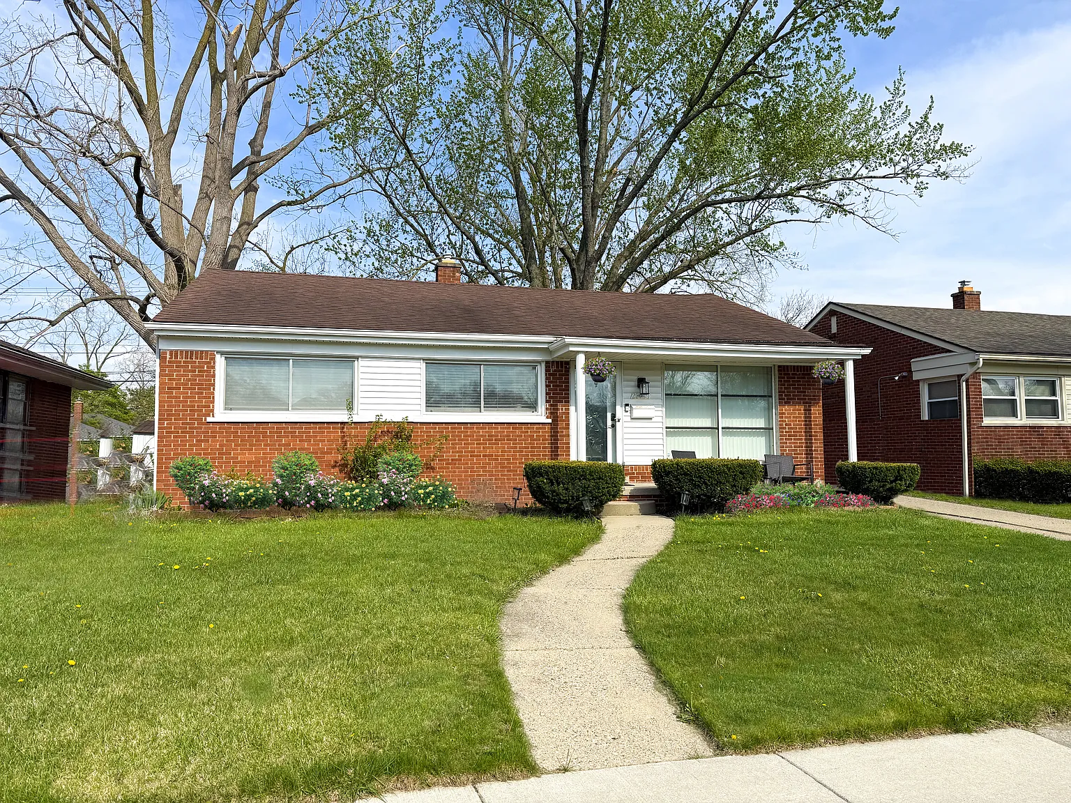 3 bed, 2072 sqft, $2,200 — Photo 3