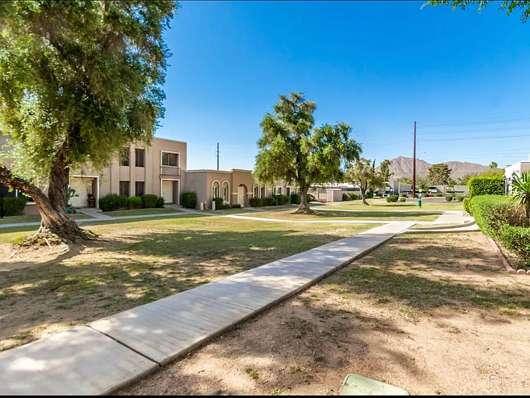 5885 E Thomas Rd — Photo 2