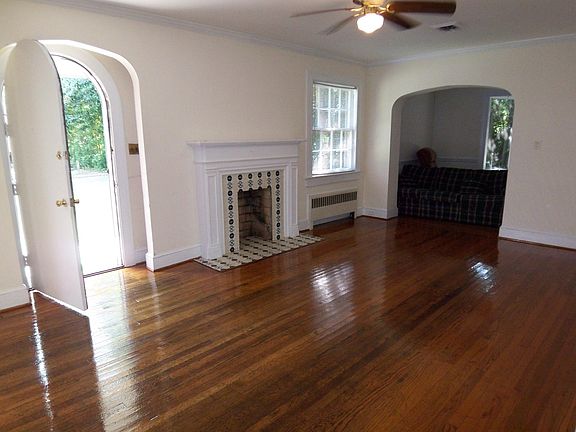 4th image of 402 S Oak St