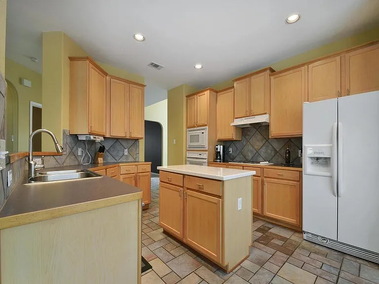 9409 La Puente Dr — Photo 7
