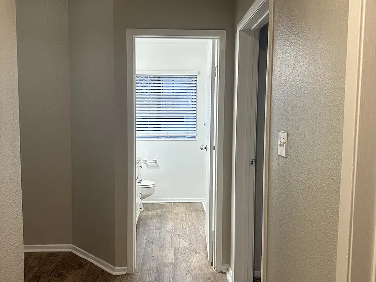 Augusta Court Apartments — Photo 37