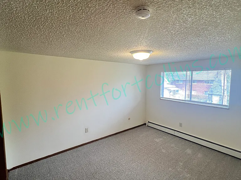 576 W 10th St — Photo 19
