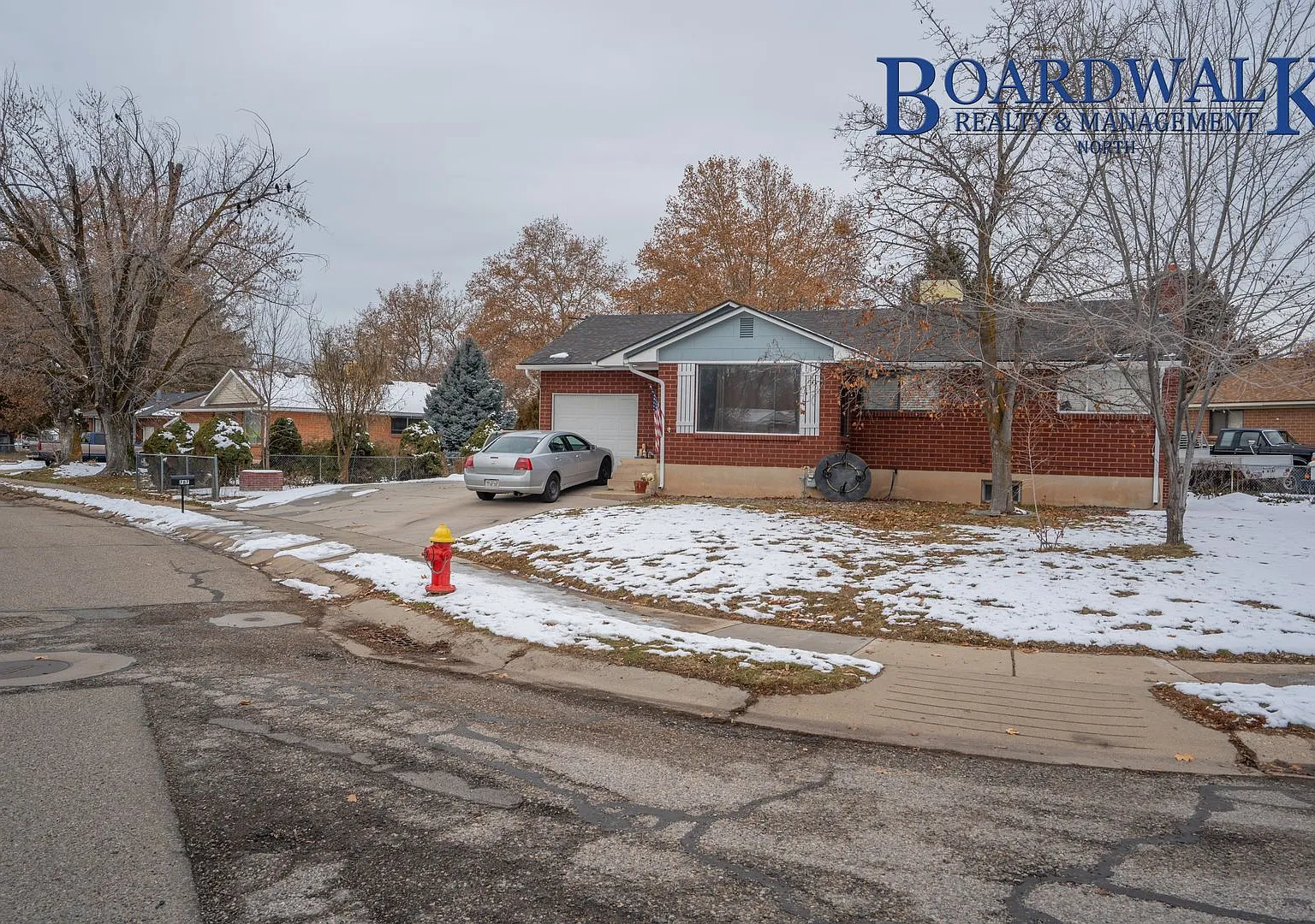 787 Lindsay St — Photo 2