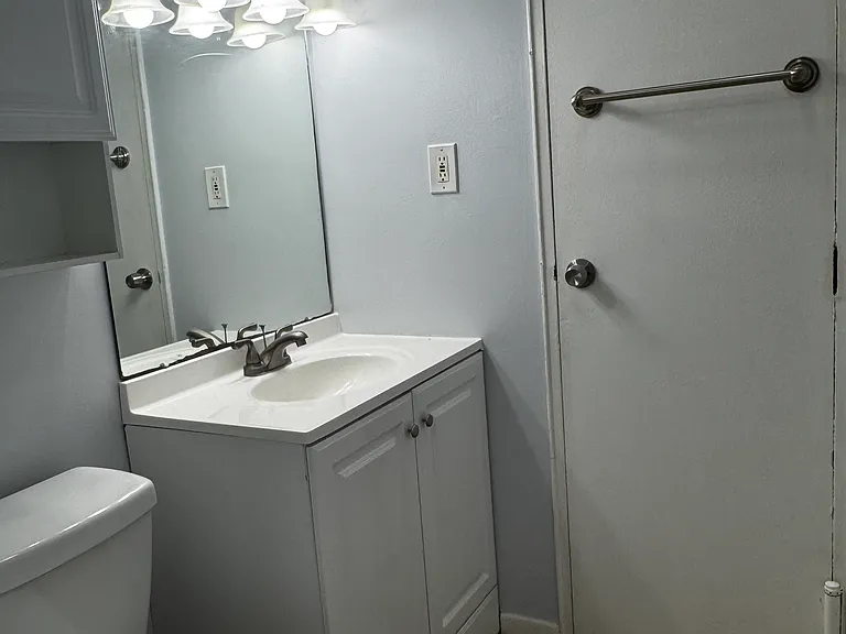 B14 Avon Dr #B14 — Photo 10