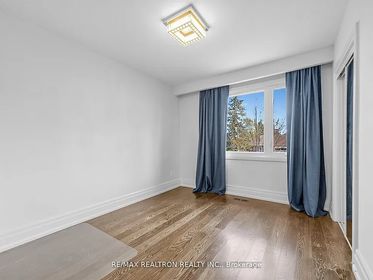 44 Pineway Blvd W — Photo 25