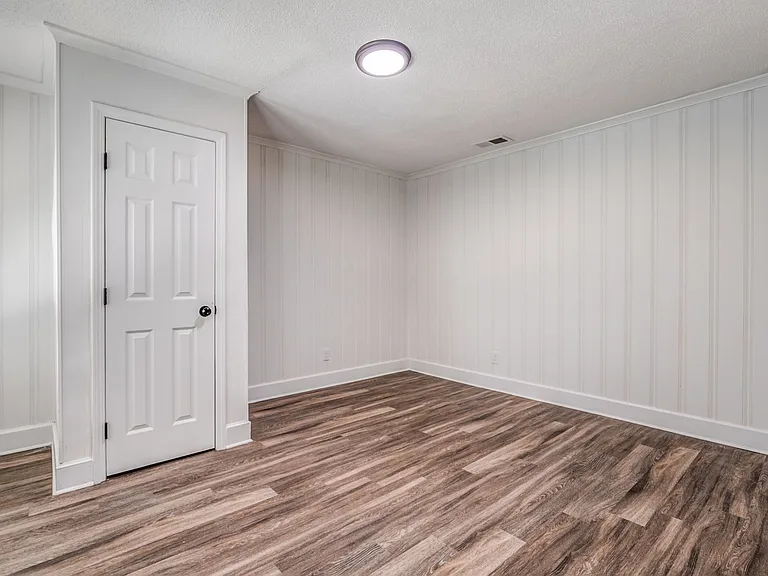 1473 Oberle Ave — Photo 12