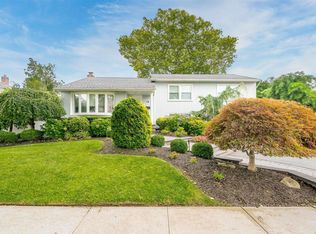 19 Eaton Rd, Syosset, NY 11791