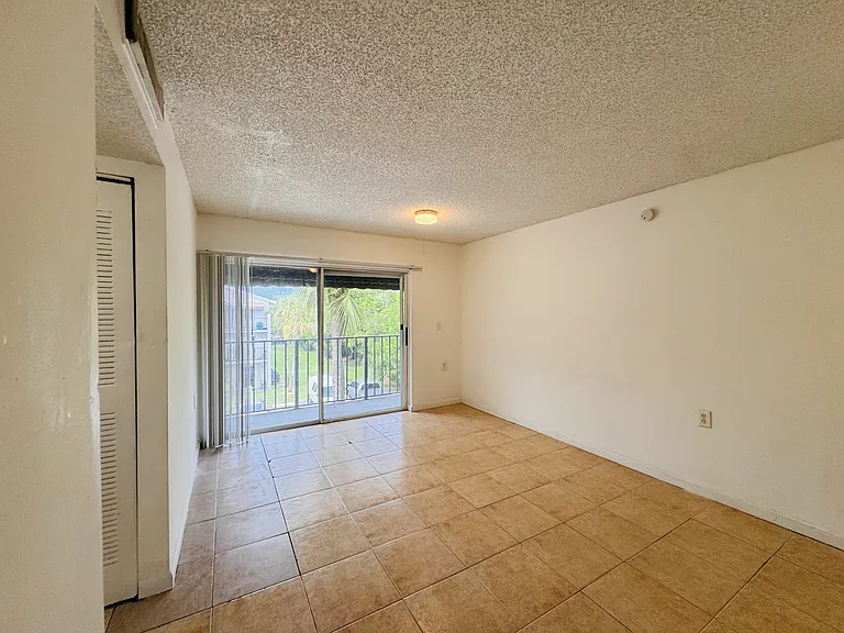 1068 N Benoist Farms Rd — Photo 24