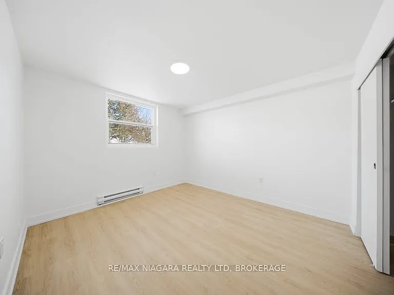 25 Downes Ave — Photo 4