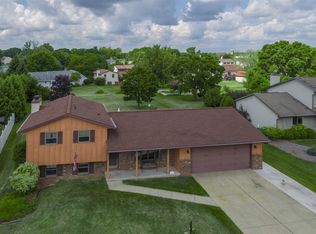 1970 Spring Creek Ct, Green Bay, WI 54311