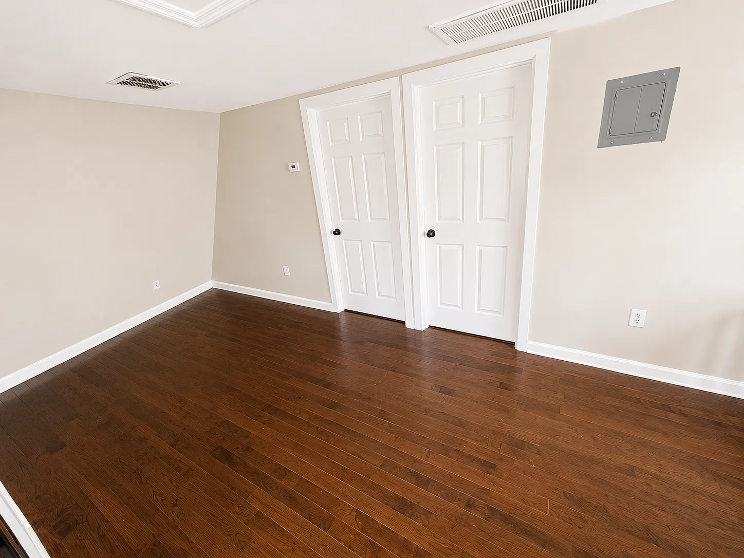 2 bed, 1000 sqft, $1,595 — Photo 4