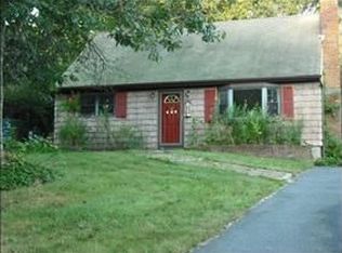 565 Birch Hollow Dr, Shirley, NY 11967