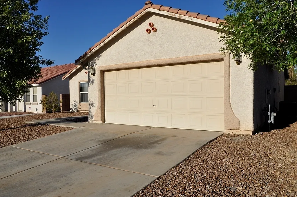 Single Story Three Bedroom Home in the Heart of Henderson — Photo 2