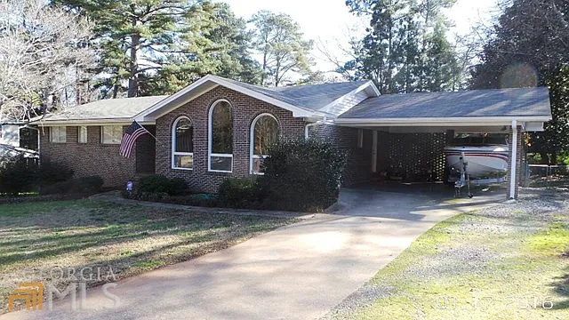 210 Laramie Rd photo 1