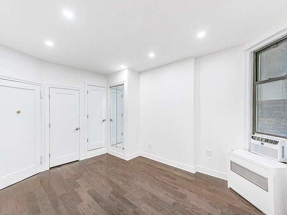 2nd image of 215 W 16th St APT 4RW