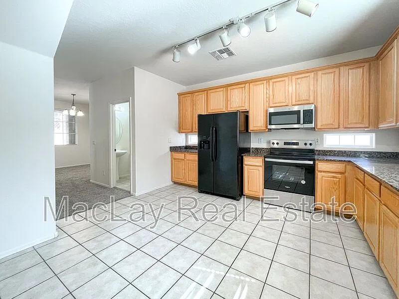 2 bed, 2.5 bath, 1345 sqft, $1,850 — Photo 3