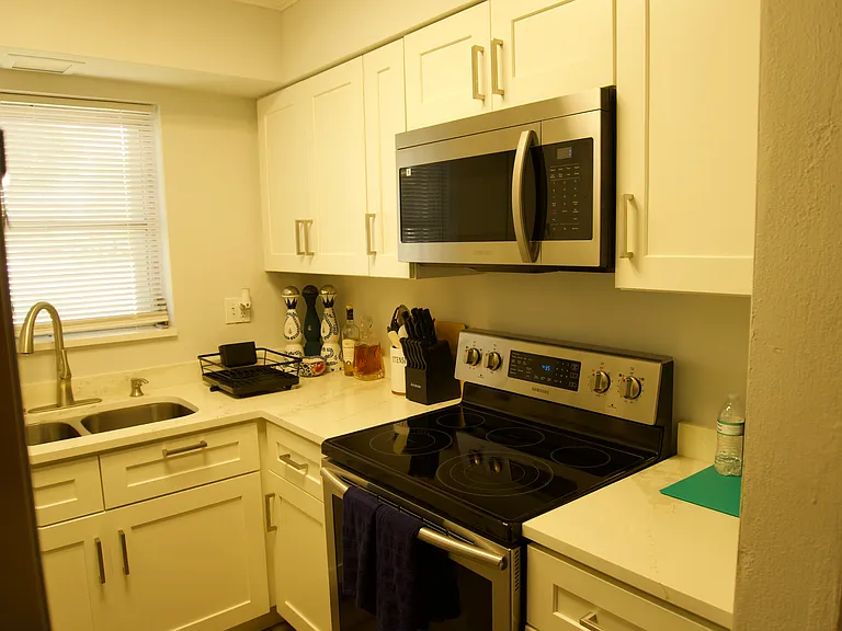 3801 NE 22nd Ter #4 — Photo 7