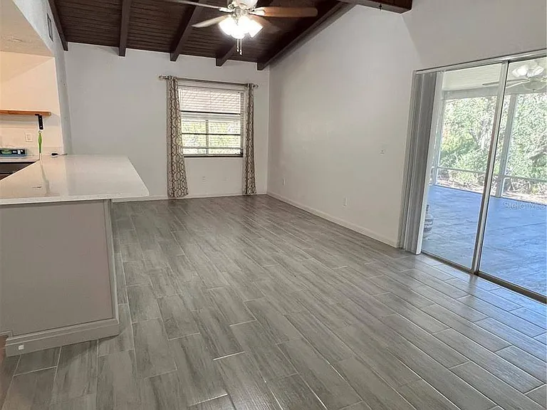 50 Palm Dr — Photo 5