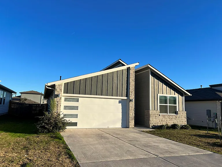14213 Cantarra Dr — Photo 2