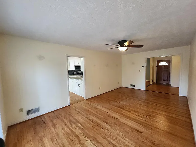 2543 Lake Flair Ct NE — Photo 6