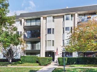 235 Ridge Rd APT 1F, Wilmette, IL 60091