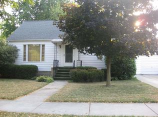 1114 Pine St, Essexville, MI