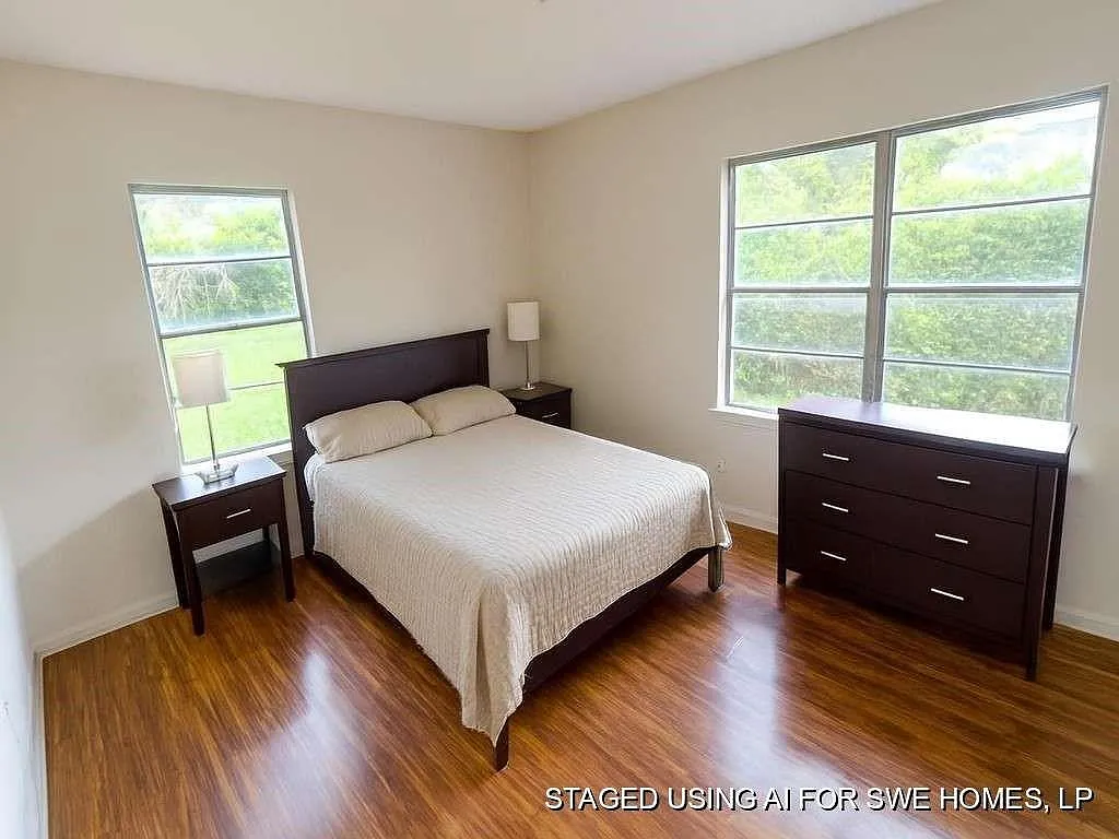 3 bed, 1.0 bath, 1128 sqft, $1,899 — Photo 4