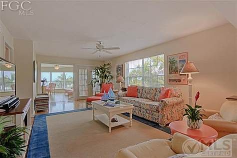Spacious living room