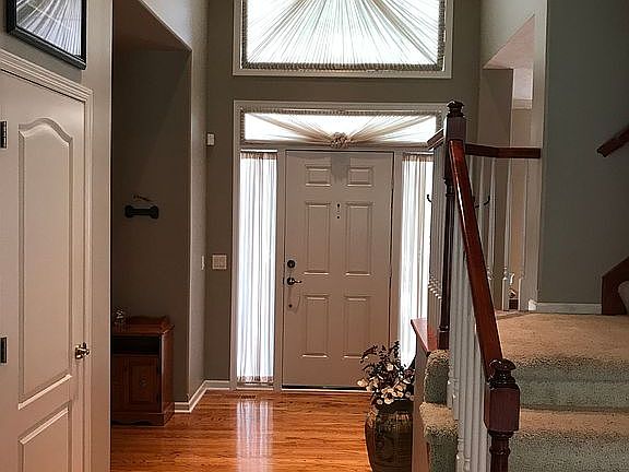 4th image of 15701 Lake St